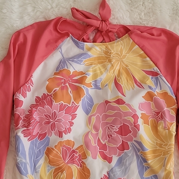 Cupshe NWT Joyful Garden Cutout Back long Sleeve Swimsuit - Picture 2 of 6